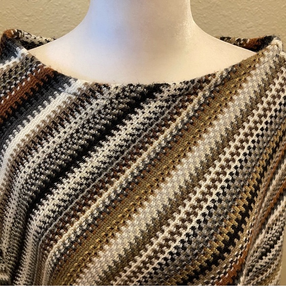 Big Buddha Women's 100% Acrylic Brown Gray Black White Stripe Shawl Poncho OS - Picture 5 of 15